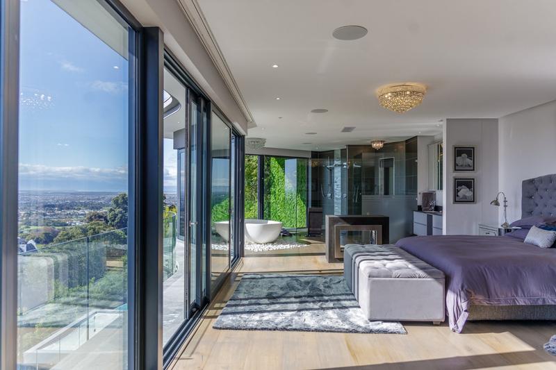 To Let 7 Bedroom Property for Rent in Zwaanswyk Western Cape